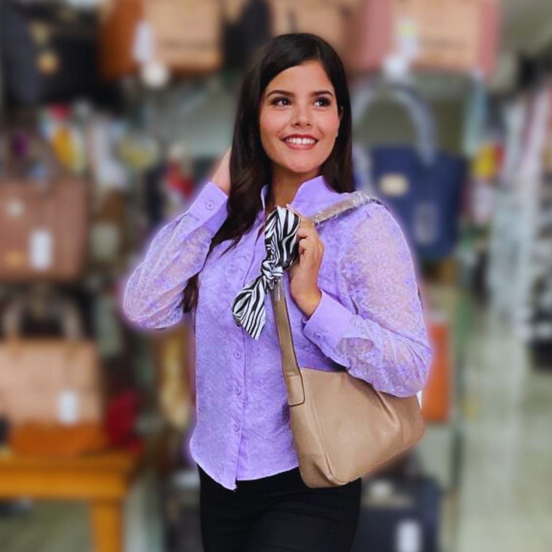 Blusa morada transparente de moda